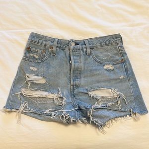 Levis 501 HR Cutoff Shorts Fault Line